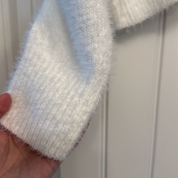 soft knit Fuzzy crewneck Sweater white boho minimalist preppy fall winter - Picture 8 of 12